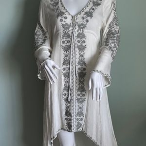 Mo Huan Yi Chu White embroidered asymmetrical hem hippy dress L